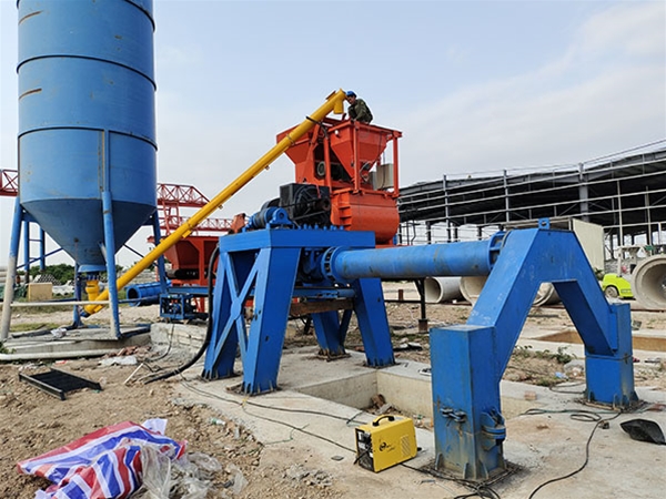Cement pipe making machine