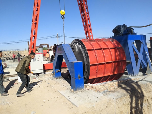 Cement pipe making machine