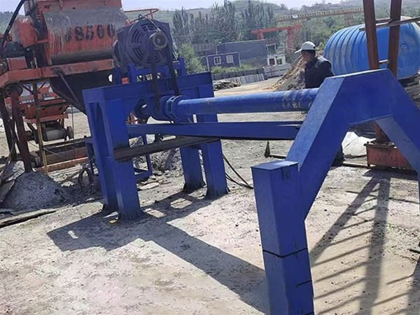 Cement pipe making machine