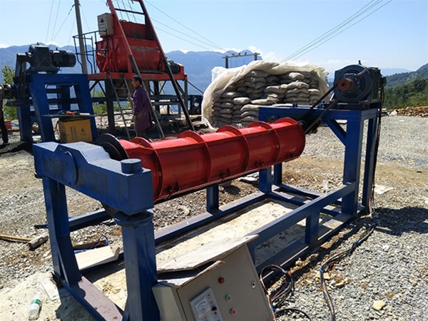 Cement pipe making machine