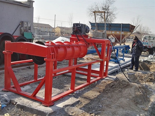Cement pipe making machine