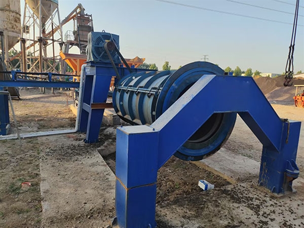 Cement pipe making machine